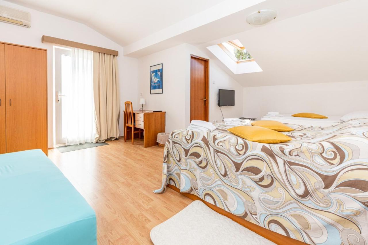 Hotel Villa Aurora Crikvenica Exterior foto