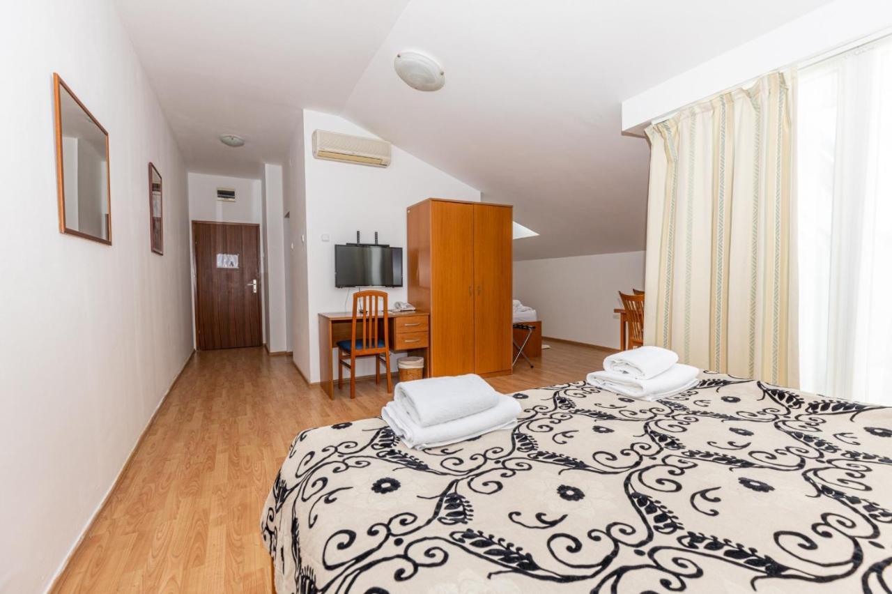Hotel Villa Aurora Crikvenica Exterior foto