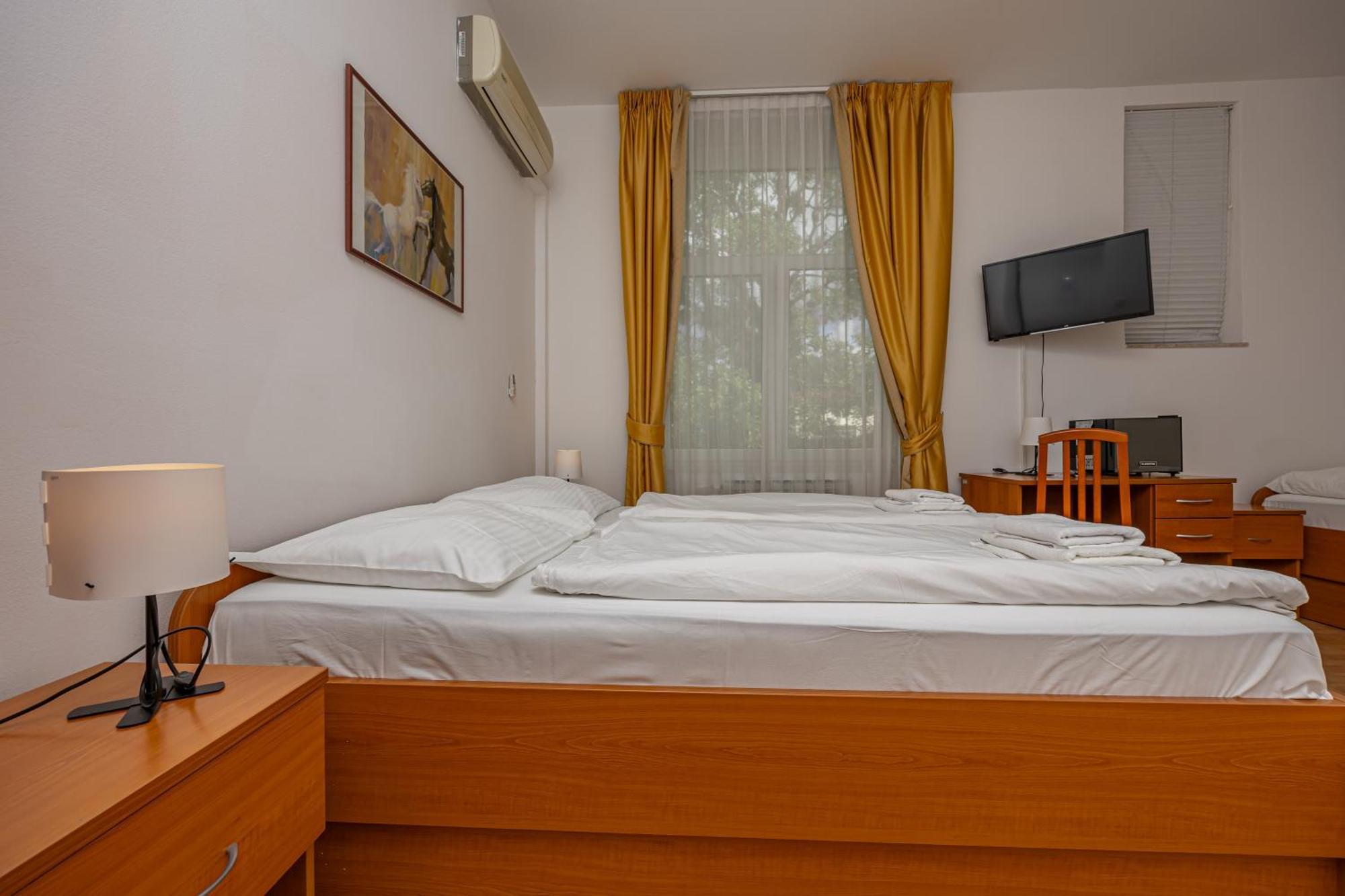 Hotel Villa Aurora Crikvenica Exterior foto